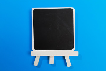 Easel with frames empty for drawing on colored background. - Image