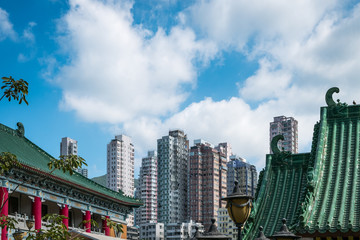 Fototapeta na wymiar Traditional, classic Chinese temple roof and modern skyscraper architecture in HongKong -