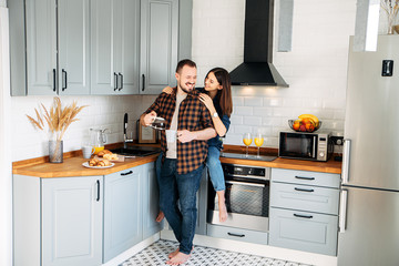 Casual couple in the kitchen at breakfast