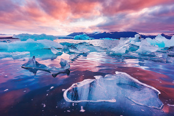 Icebergs in Jokulsarlon glacial lagoon. Vatnajokull National Park, southeast Iceland, Europe. Landscape photography - obrazy, fototapety, plakaty