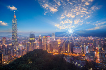 Fototapeta premium Skyline of Taipei cityscape Taipei night view city