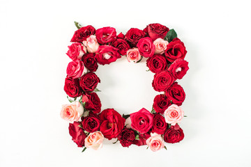 Obraz premium Flat lay frame border with blank copy space mockup made of pink and red rose flowers on white background. Top view floral concept.