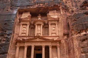 Fachada del Tesoro de la antigua ciudad de Petra, Jordania