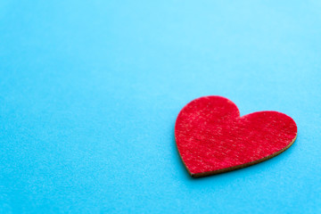 Obraz premium Valentine background. One red colored decorative heart at light blue background.