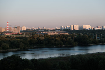 Obraz premium A view of Moscow from the hills in Kolomenskoe park