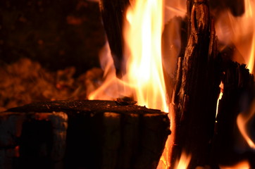 drewno na opał ,ogień, płomieni, ciepło, ognisko, gorąca, gorąco, oparzenia, czerwień, drewna, ognisko, kominek, płomieni, niebezpieczeństwo, ciepły, pomarańcz, ekogroszek , lawa , pożar lasu , pali © Szymon