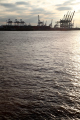 Fototapeta premium GERMANY, Hamburg Hafen und Elbe