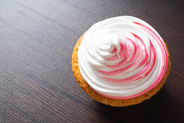 Vanilla cupcake, with a protein cream in the form, stained with red currant juice.