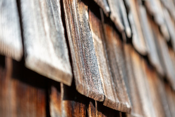 Schindeln an altem Bauernhaus