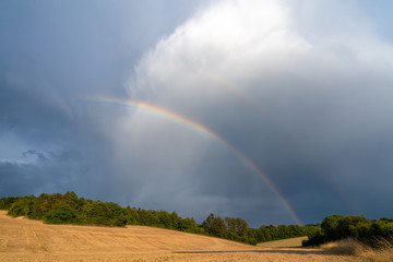 Arc-en-ciel de campagne
