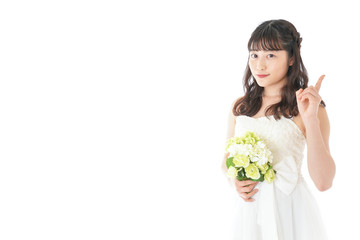 ブーケを持ち指差す花嫁の女性