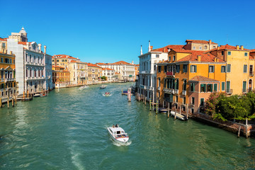Fototapeta na wymiar The Grand Canal of Venice, boats and handballs go along the canal.