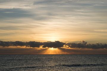Obraz na płótnie Canvas Sun over ocean