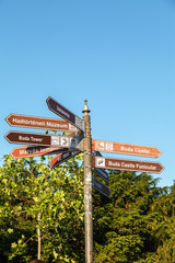 Information plates with the distance to the object