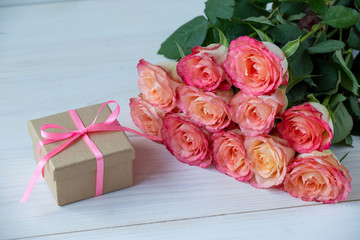 gift box with pink roses 