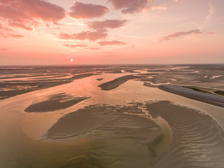 Fototapeta na wymiar Survol de la baie de Somme au niveau du Hourdel