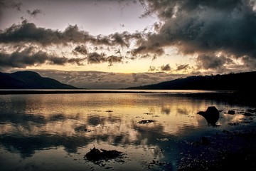 Fototapeta premium scotland landscapes sunrise over lake