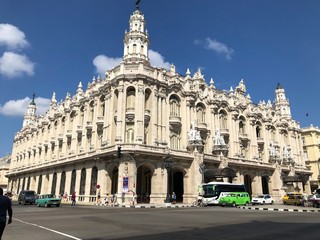 Fototapeta na wymiar Edificio centro Gallego en la Habana Cuba