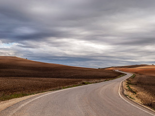 Carretera solitaria de montaña en Cadiz