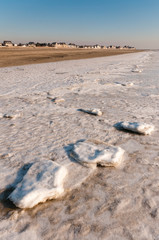 La plage du Crotoy couverte d'une croûte de glace - Hiver 2012