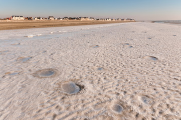 La plage du Crotoy couverte d'une croûte de glace - Hiver 2012