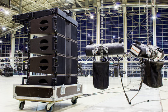 Installation of professional concert equipment. Chain hoists for lifting of line array sound speakers.
