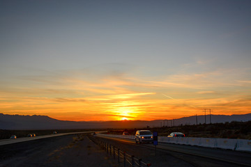 Fototapeta premium Death Valley Junction, Kalifornia - 11 listopada 2019: Zachód słońca nad Death Valley National Park w Kalifornii, USA