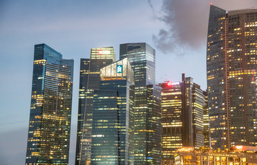 Fototapeta na wymiar SINGAPORE - JANUARY 4, 2020: Night skyline and city buildings of Downtown
