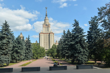Fototapeta na wymiar The main building of Moscow State University.