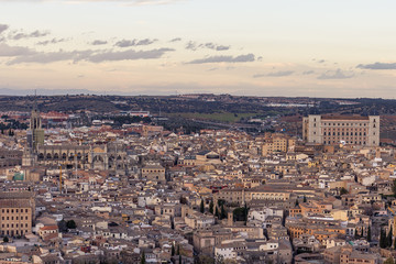 Obraz premium Panorámica de Toledo en el mirador del valle durante el atardecer