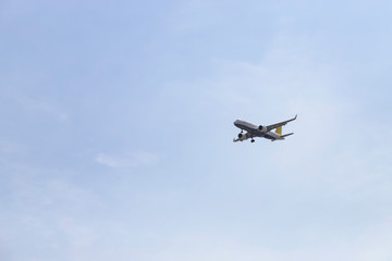 Minimal comercial airplane flying
