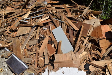 積まれたガレキの山