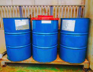 Bin are made from metal fuel tanks. Reuse of disposable waste.Promote the recycling of used resources.