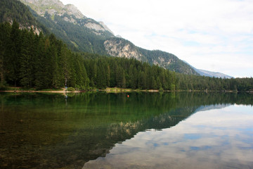 Naklejka na ściany i meble Mountains reflected in the lake