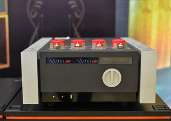 Midrange hifi system with the amplifier