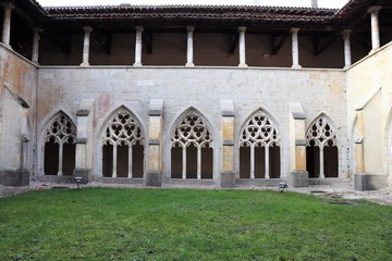 Cloître de l'abbaye de Ambronay - Département de l'Ain - Région Rhône Alpes - France - Construit au 8 ème siècle