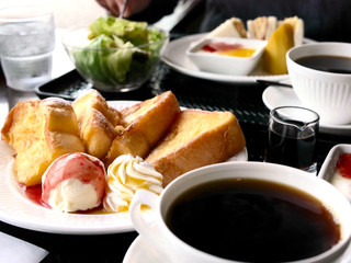 朝食　コーヒー　パン