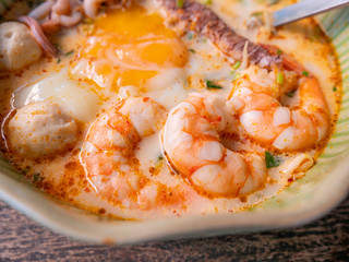 prawn tom yum noodle soup