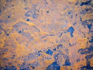 Cement floors that are yellow and black in color