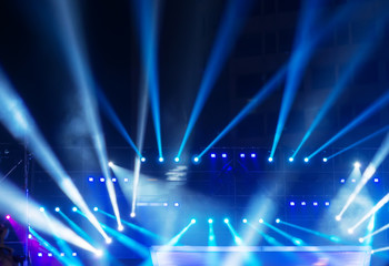 multiple spotlights on a theatre stage lighting rig