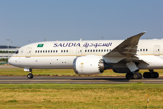 Saudia Saudi Arabian Airlines Boeing 787-9 Dreamliner Airplane Guangzhou Airport