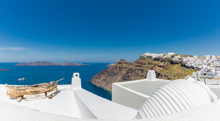 Fototapeta na wymiar White architecture and amazing sea view from caldera. Fantastic summer vacation and travel destination scenic. Beautiful landscape, picturesque nature background