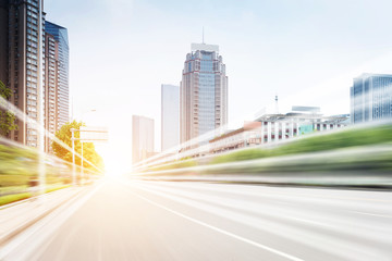 Obraz premium road in city with sunset