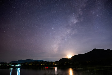 The stars and the milky way in the night sky are very beautiful.