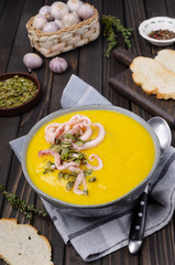 Vegetable soup with seafood