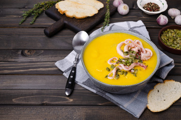 Vegetable soup with seafood