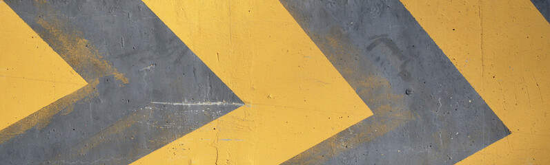 traffic sign with yellow stripes