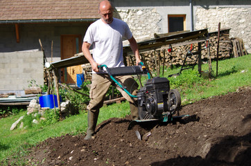 Jardinage - motoculteur