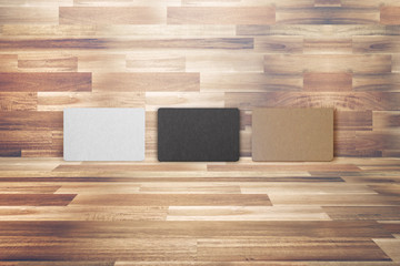 様々な事務用品が並ぶ文房具の集合イメージ