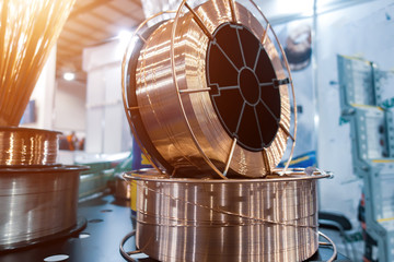 Copper-plated welding wire for welding low carbon and low alloy steels